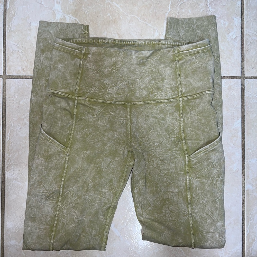 Lulu Lemon Green Patterned Leggings